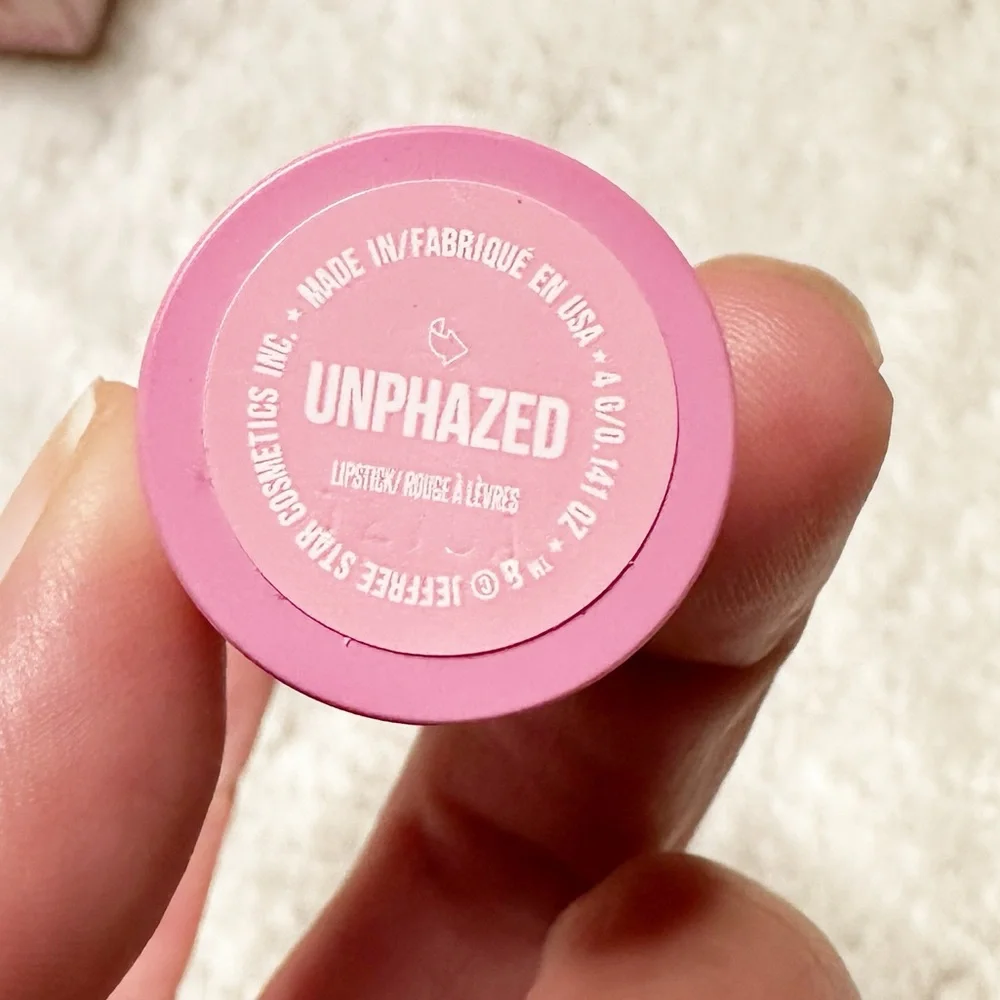NIB Jeffree Star Velvet Trap Lipstick in Unphazed Full Size 3.3g